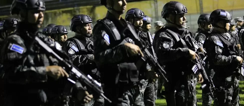 El Salvador rings off entire region to hem in gangs